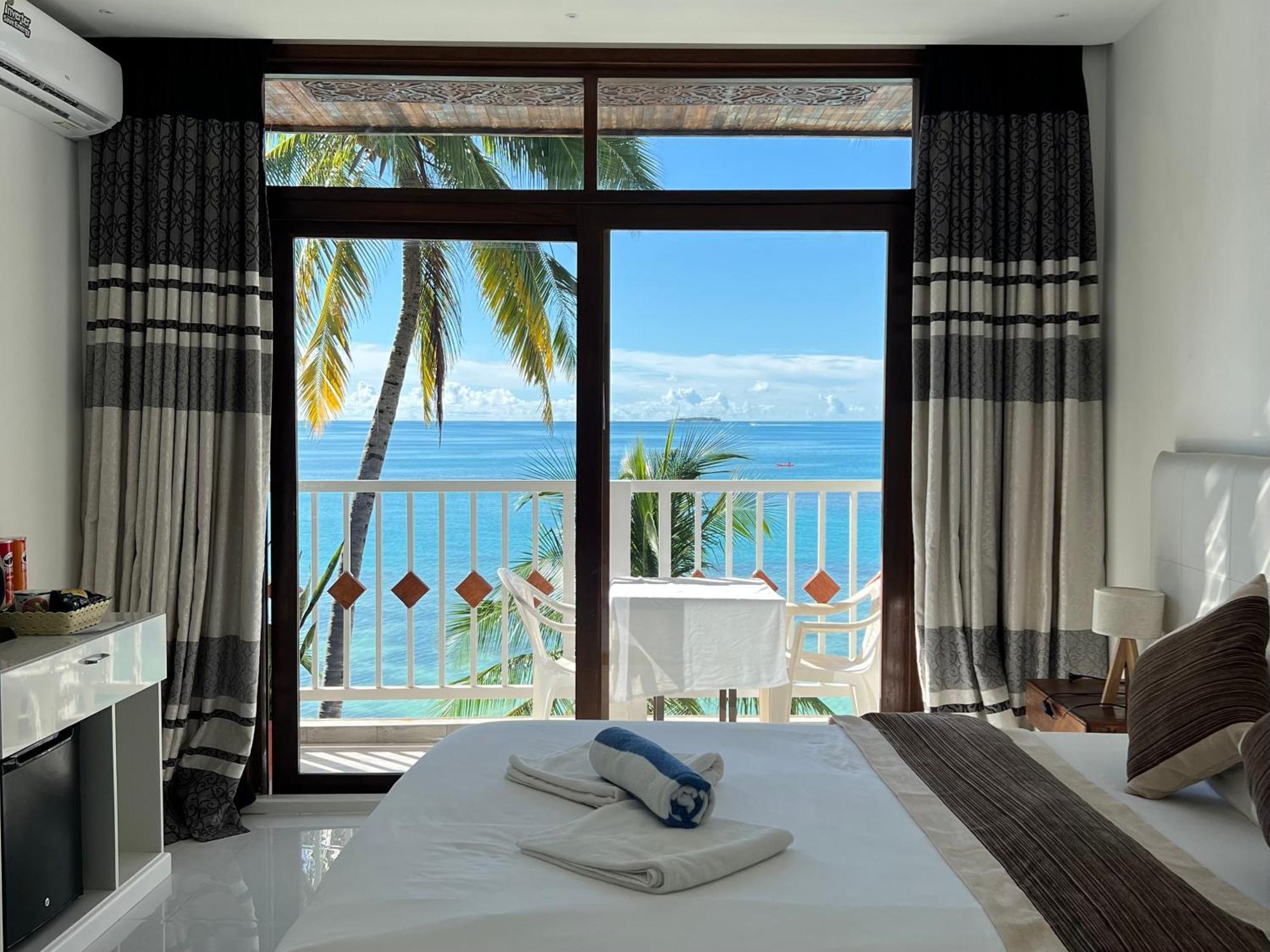 Heron Beach Hotel - The Best Maldivian Getaway In Dhiffushi,Maldives Exterior foto