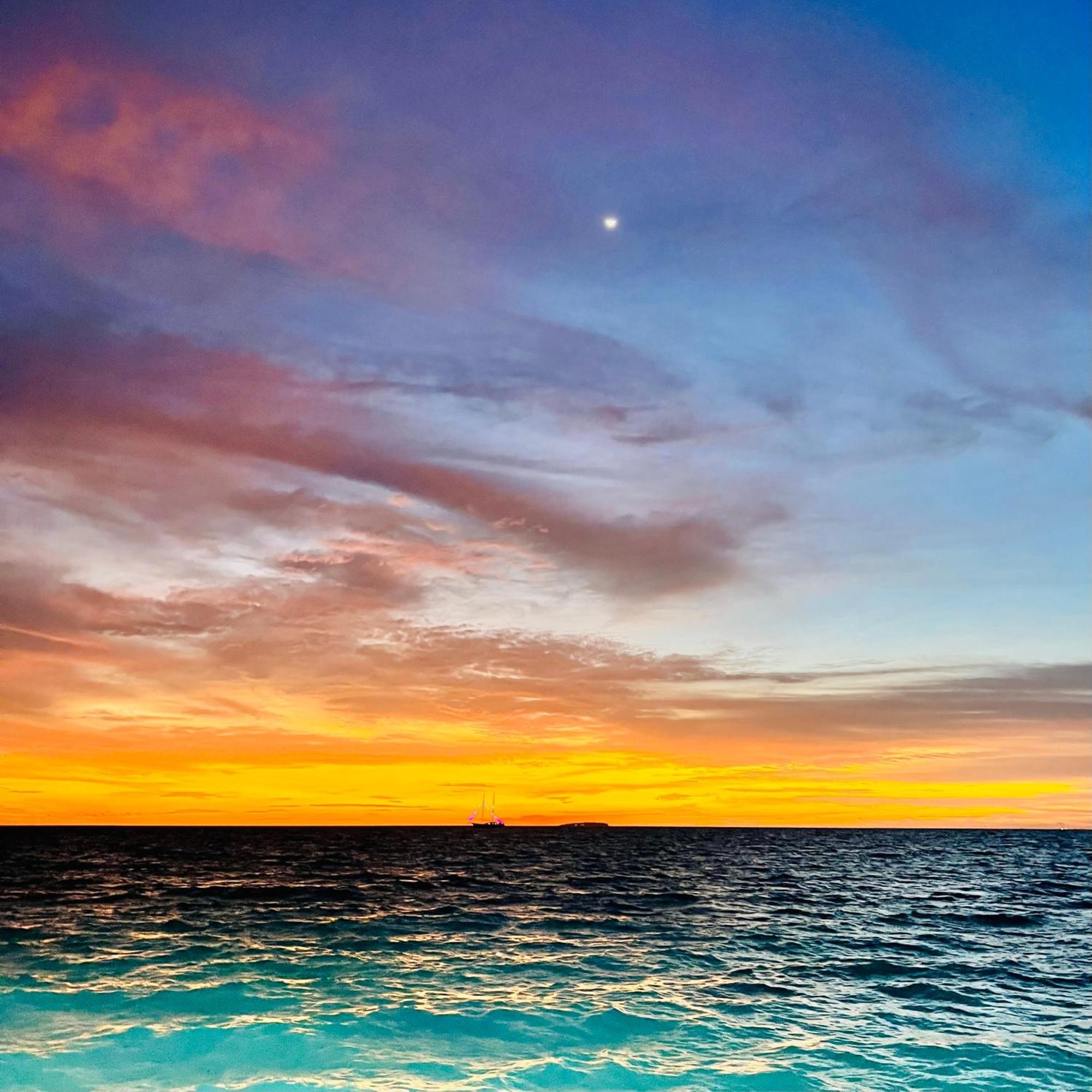 Heron Beach Hotel - The Best Maldivian Getaway In Dhiffushi,Maldives Exterior foto