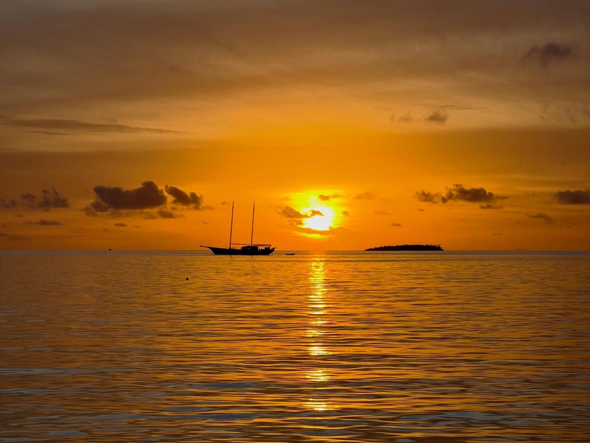 Heron Beach Hotel - The Best Maldivian Getaway In Dhiffushi,Maldives Exterior foto