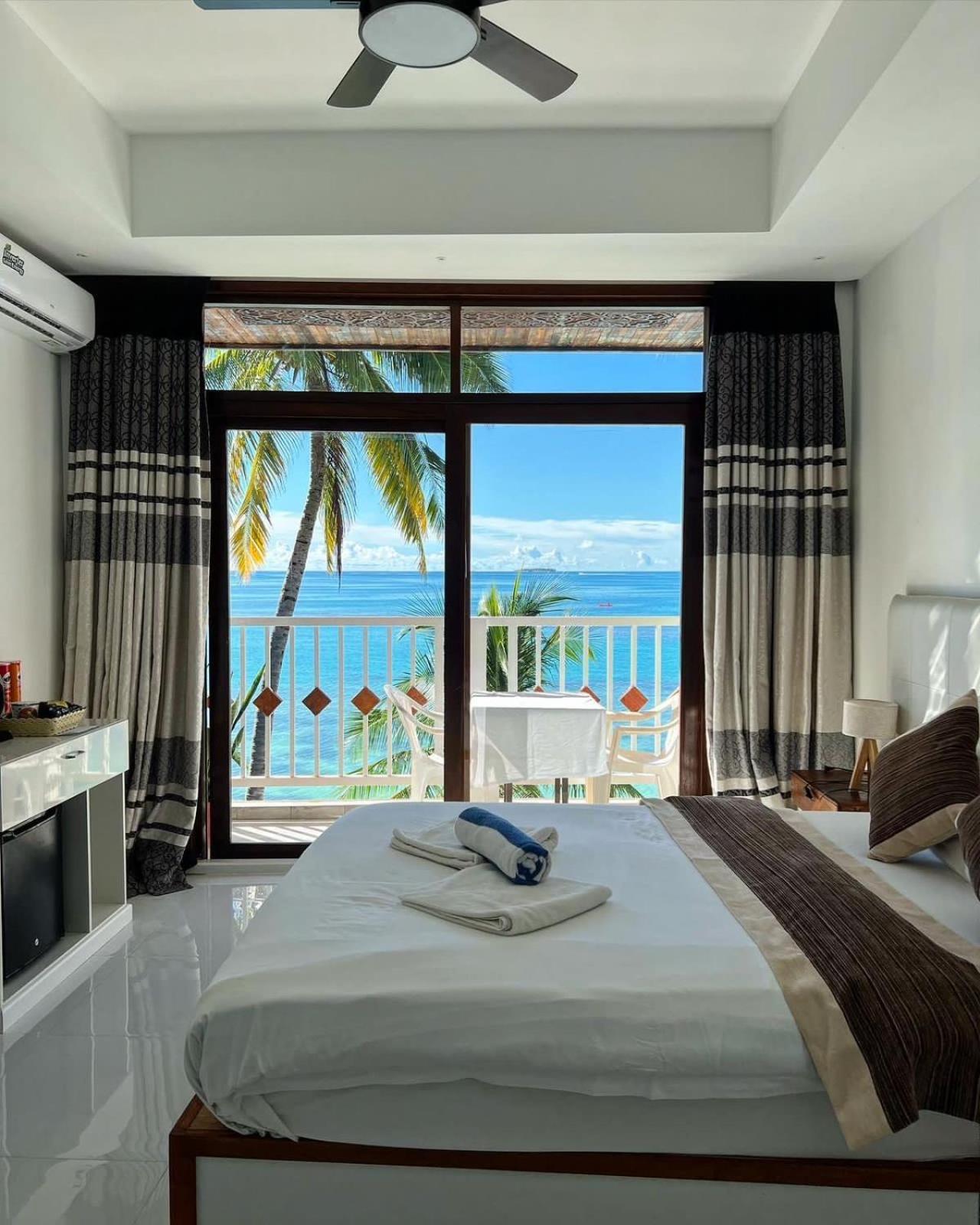 Heron Beach Hotel - The Best Maldivian Getaway In Dhiffushi,Maldives Exterior foto