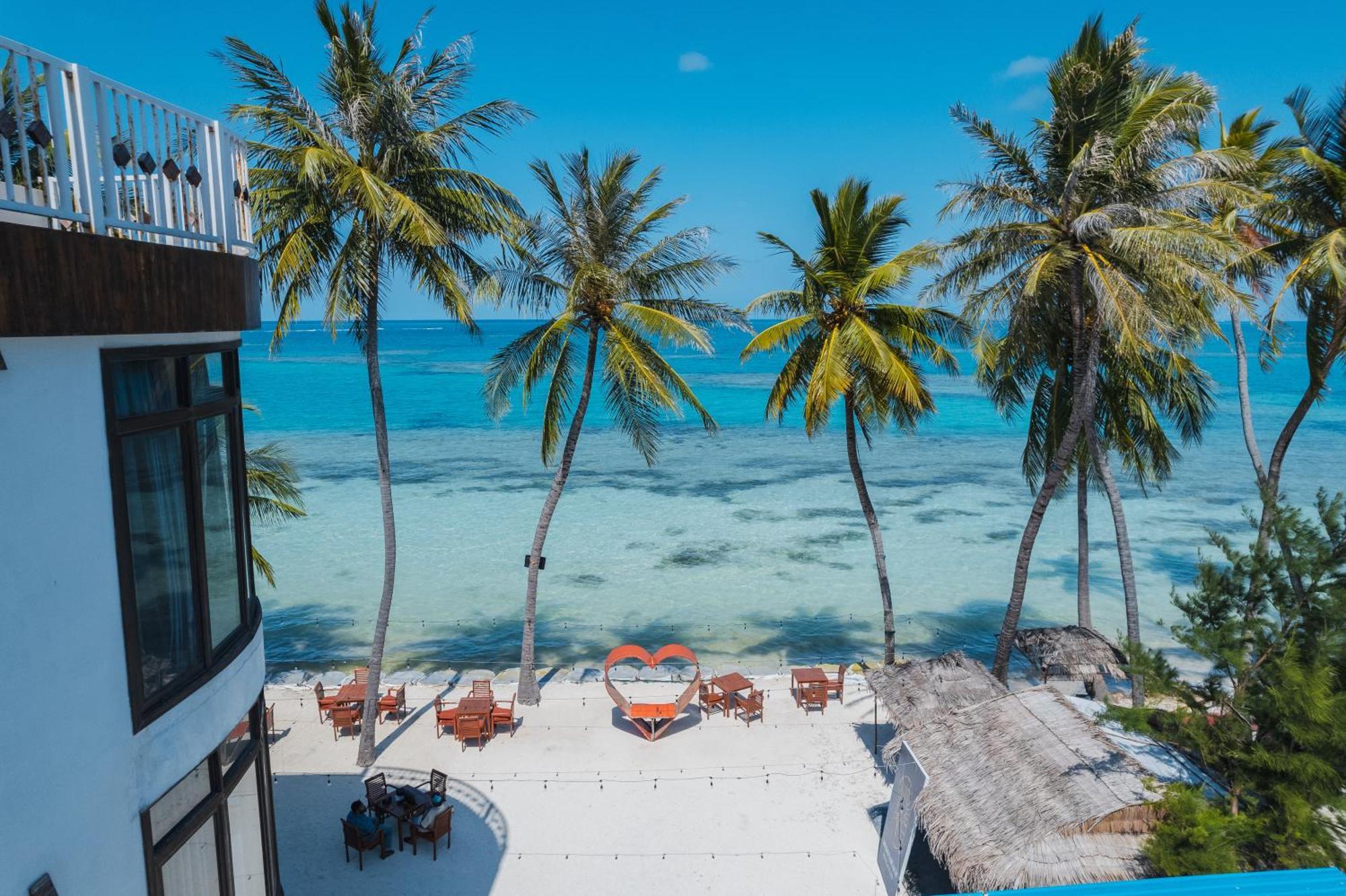 Heron Beach Hotel - The Best Maldivian Getaway In Dhiffushi,Maldives Exterior foto