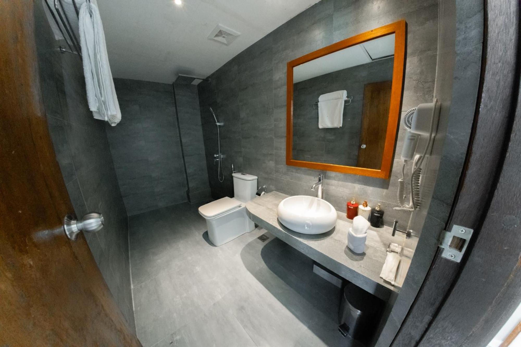 Heron Beach Hotel - The Best Maldivian Getaway In Dhiffushi,Maldives Habitación foto