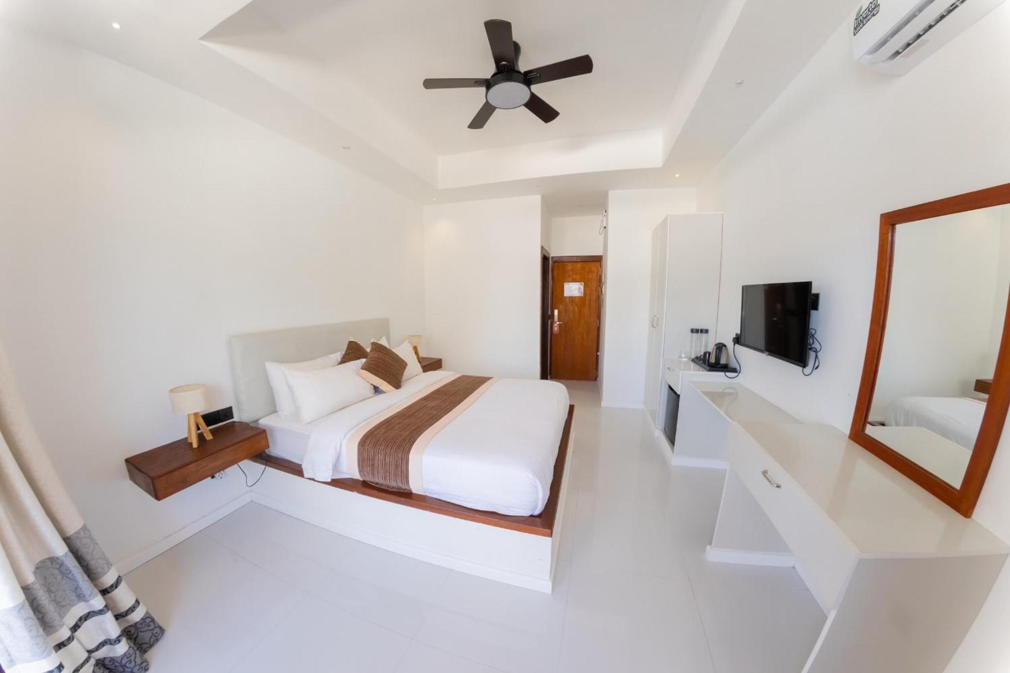 Heron Beach Hotel - The Best Maldivian Getaway In Dhiffushi,Maldives Exterior foto