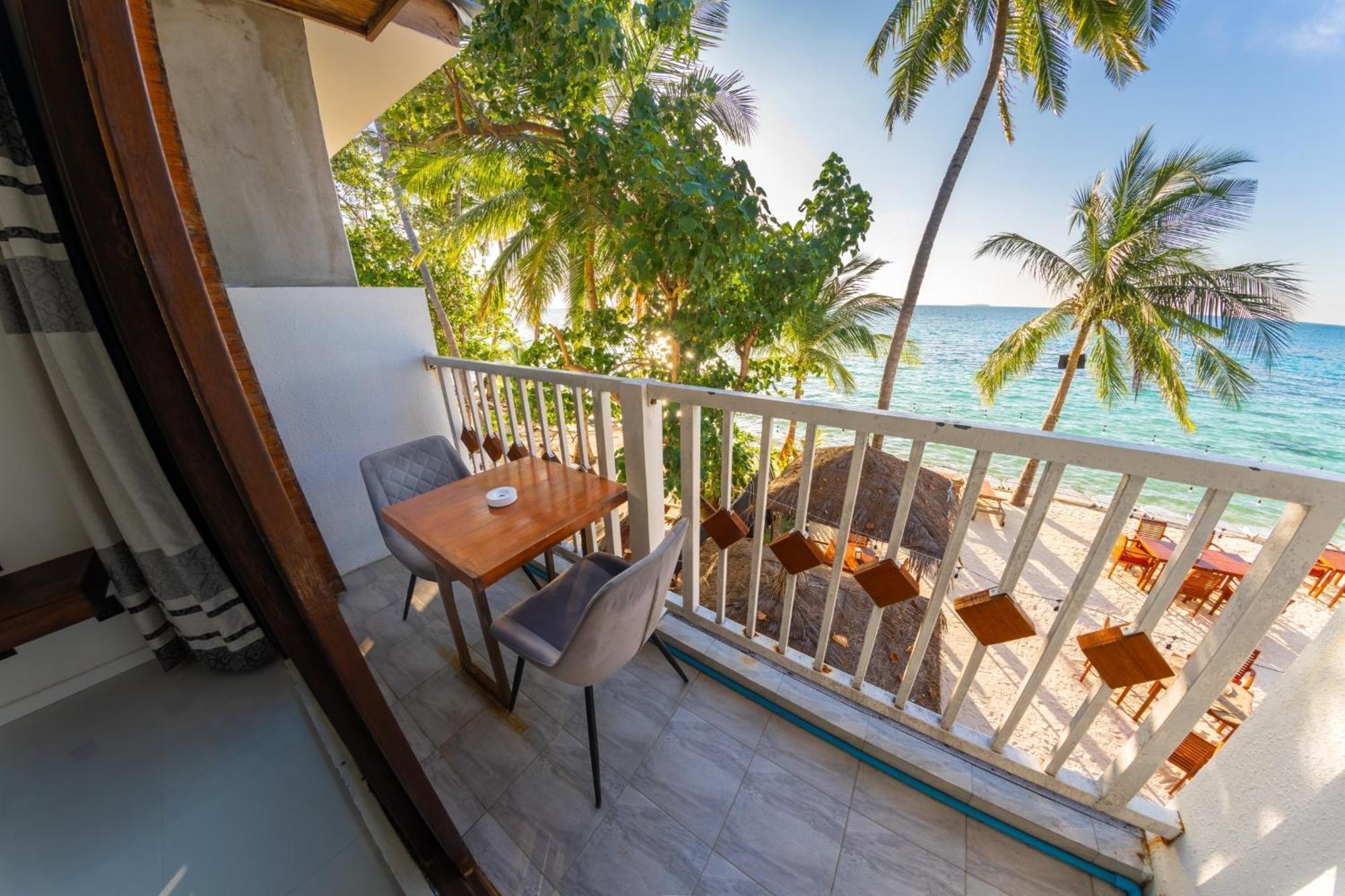 Heron Beach Hotel - The Best Maldivian Getaway In Dhiffushi,Maldives Exterior foto
