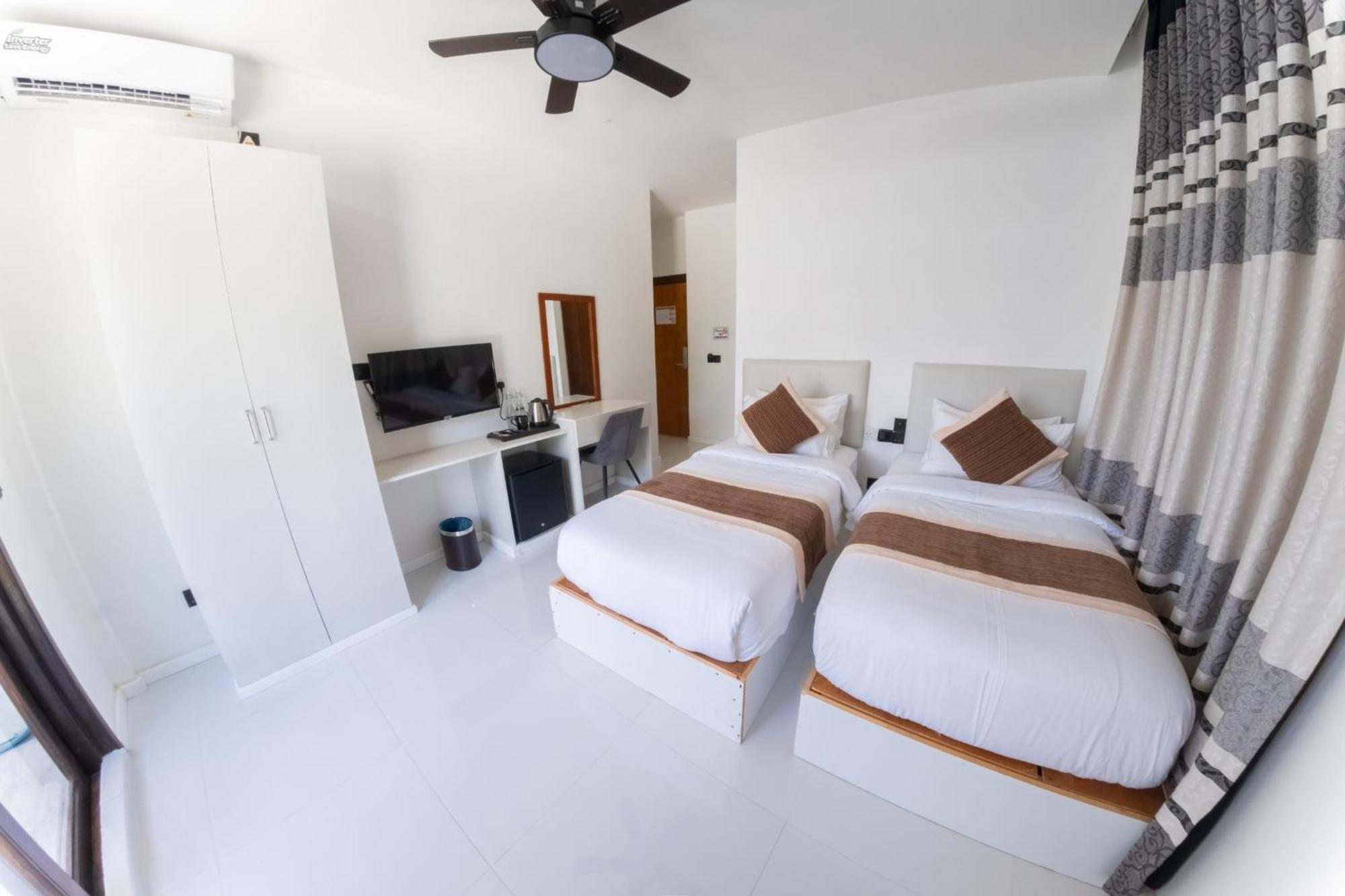 Heron Beach Hotel - The Best Maldivian Getaway In Dhiffushi,Maldives Exterior foto