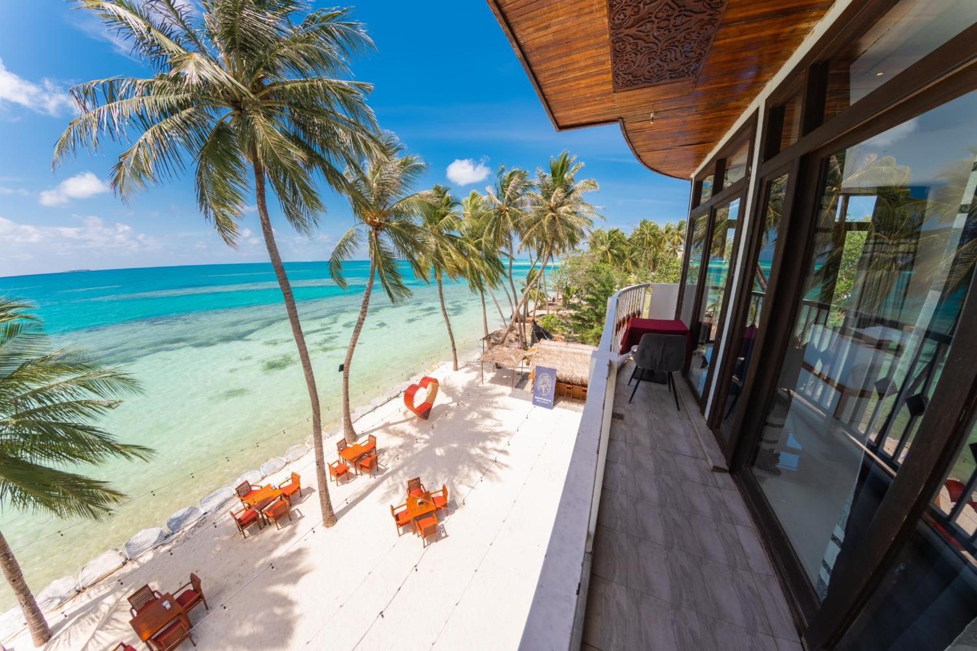 Heron Beach Hotel - The Best Maldivian Getaway In Dhiffushi,Maldives Exterior foto